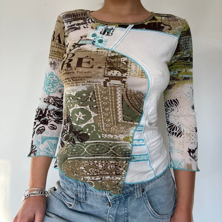 Y2K graphic print long sleeve top - Size S/M imagen 5