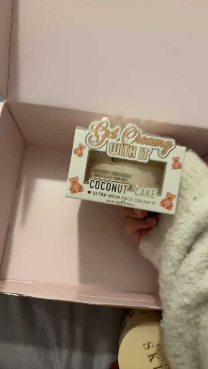 plo Coconut Cake Ultra-Rich Face Cream product image