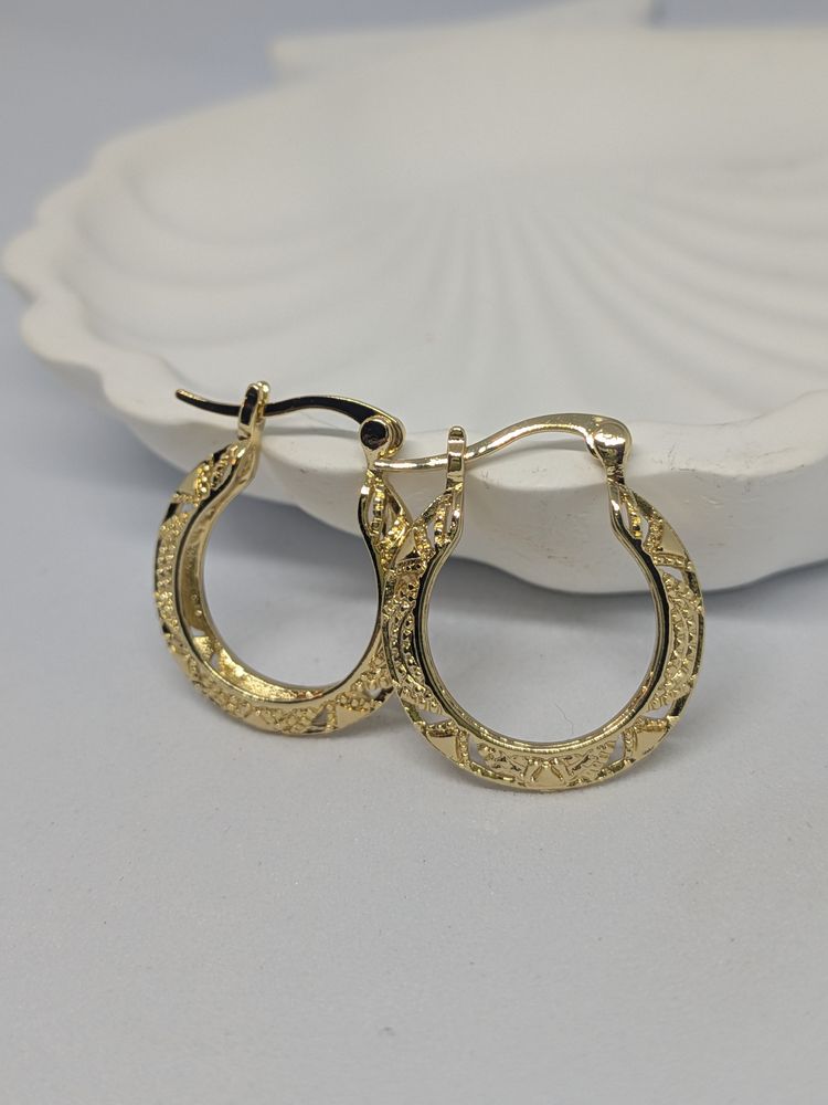 Immagine di Gold Hoop Earrings 2