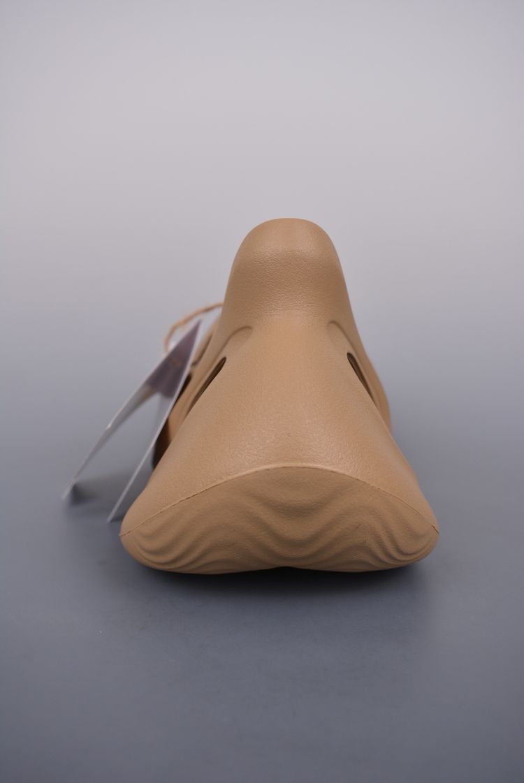 Brown Slip-On Shoes With Cut-Out Design image 3