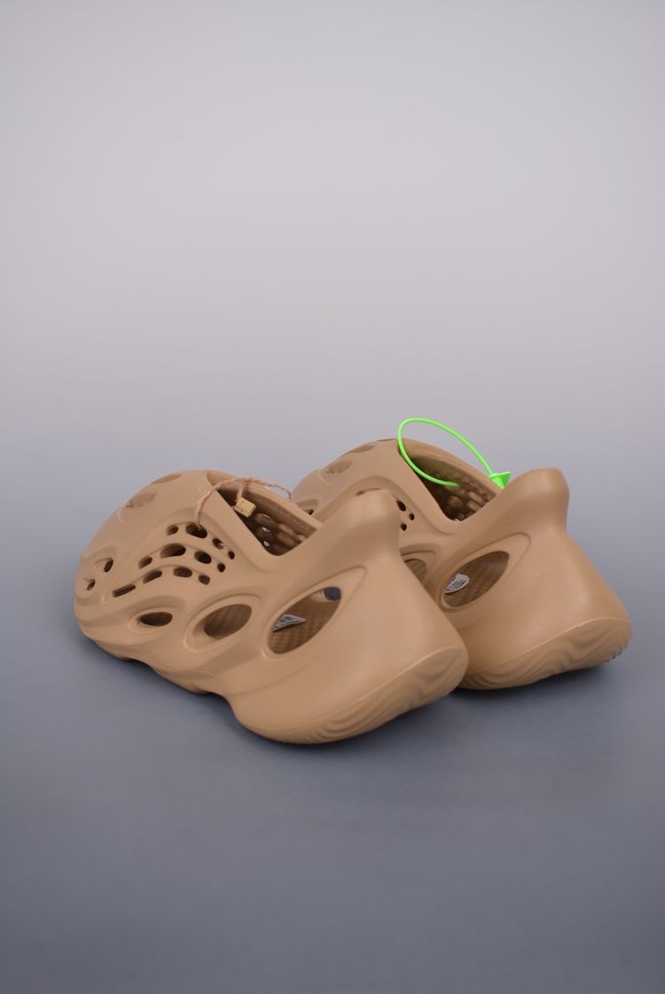 Brown Slip-On Shoes With Cut-Out Design image 5