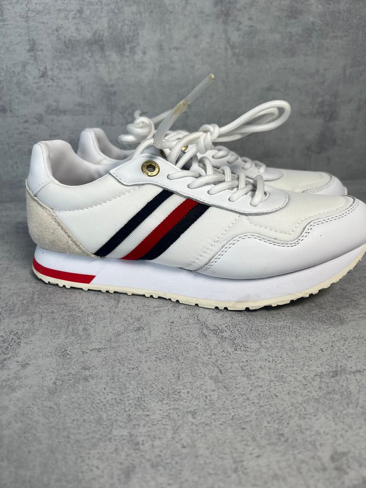 Tommy Hilfiger Sneakersy 37EU image 3