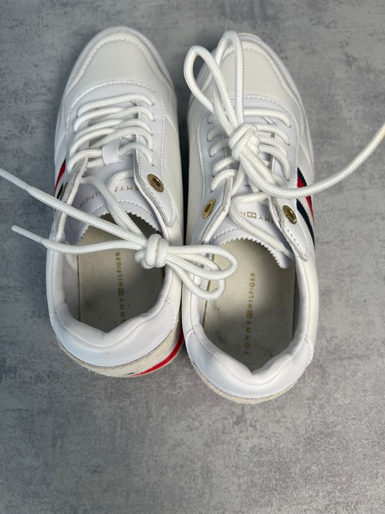 Tommy Hilfiger Sneakersy 37EU image 5