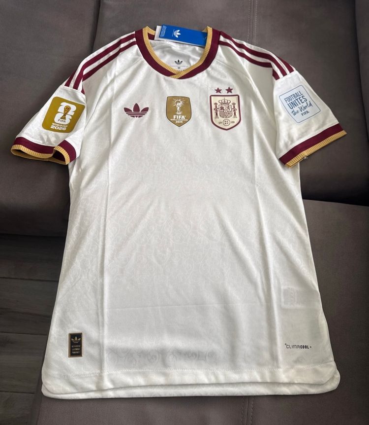 Camiseta talla M España visitante version jugador sin dorsal sin estrenar! imagen 1