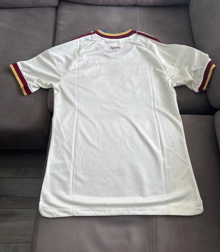 Camiseta talla M España visitante version jugador sin dorsal sin estrenar! imagen 2