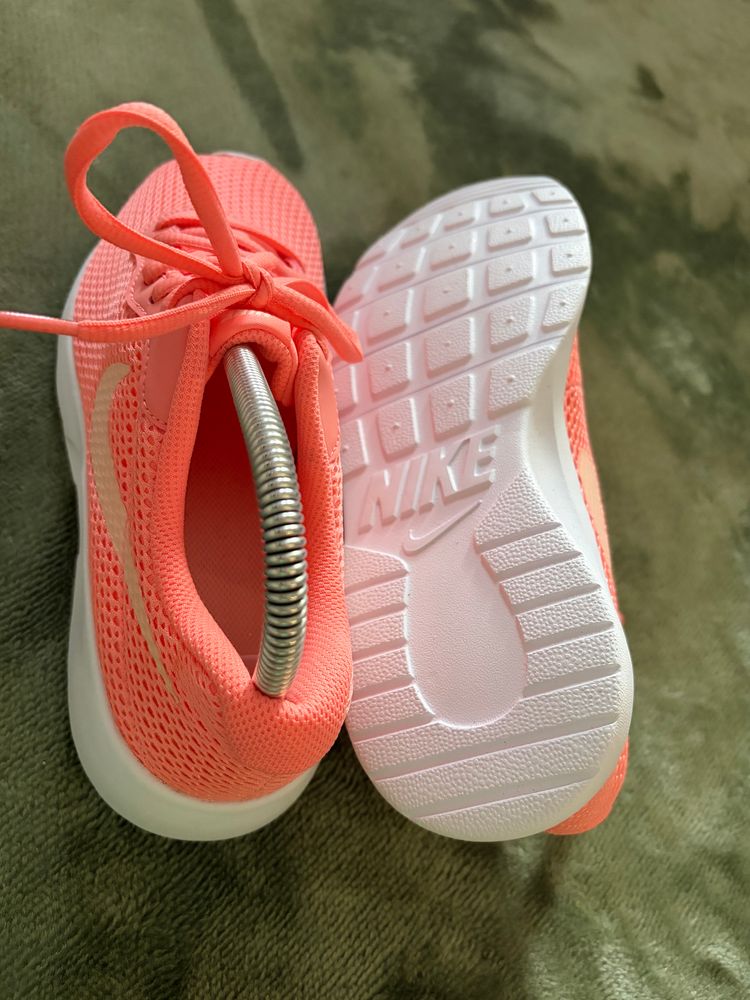 Nike Tanjun Trainers Pink Coral UK 5 Youth 5.5Y Women’s Lightweight Running Shoes image 5
