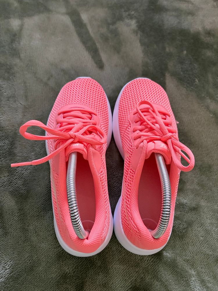 Nike Tanjun Trainers Pink Coral UK 5 Youth 5.5Y Women’s Lightweight Running Shoes image 3