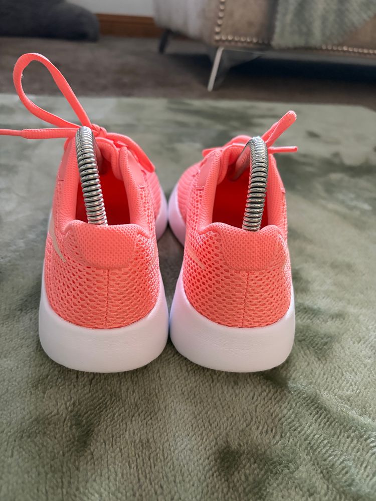 Nike Tanjun Trainers Pink Coral UK 5 Youth 5.5Y Women’s Lightweight Running Shoes image 4