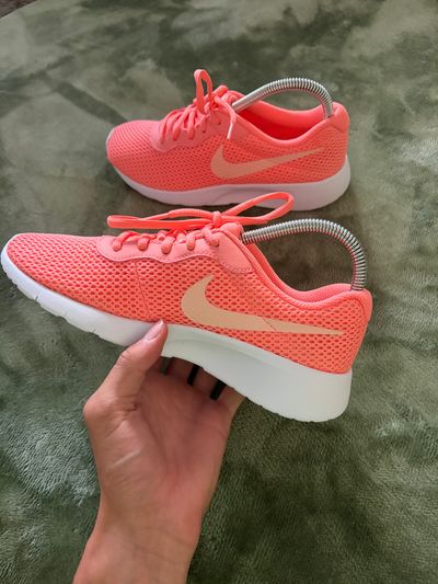 Nike Tanjun Trainers Pink Coral UK 5 Youth 5.5Y Women’s Lightweight Running Shoes
