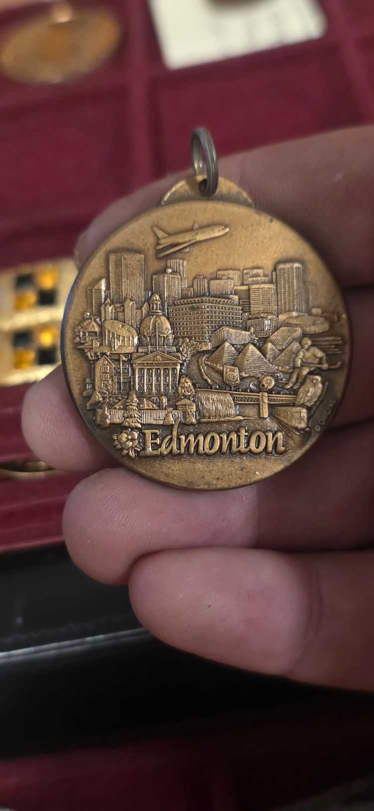 Edmonton Souvenir Medallion Pendant £4 4