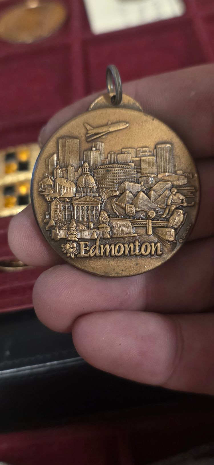 Edmonton Souvenir Medallion Pendant £4