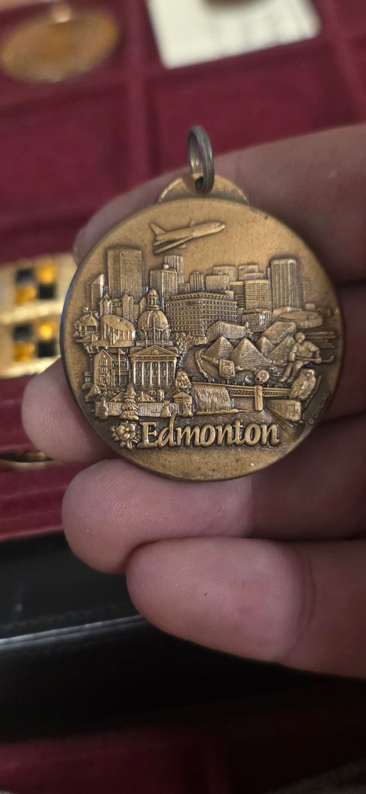 Edmonton Souvenir Medallion Pendant £4 5