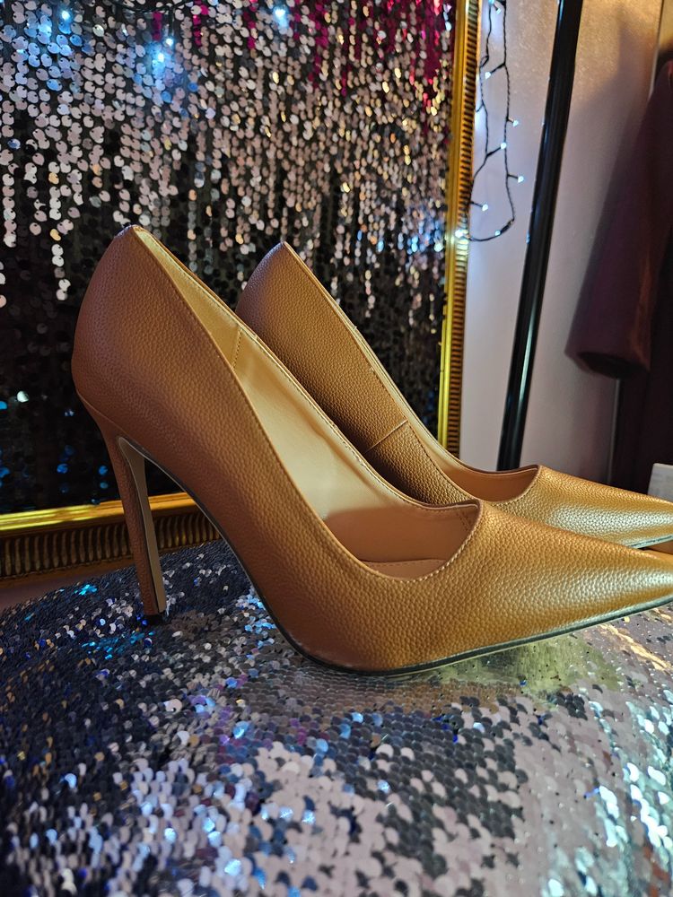 Brown High Heel Shoes obraz 3