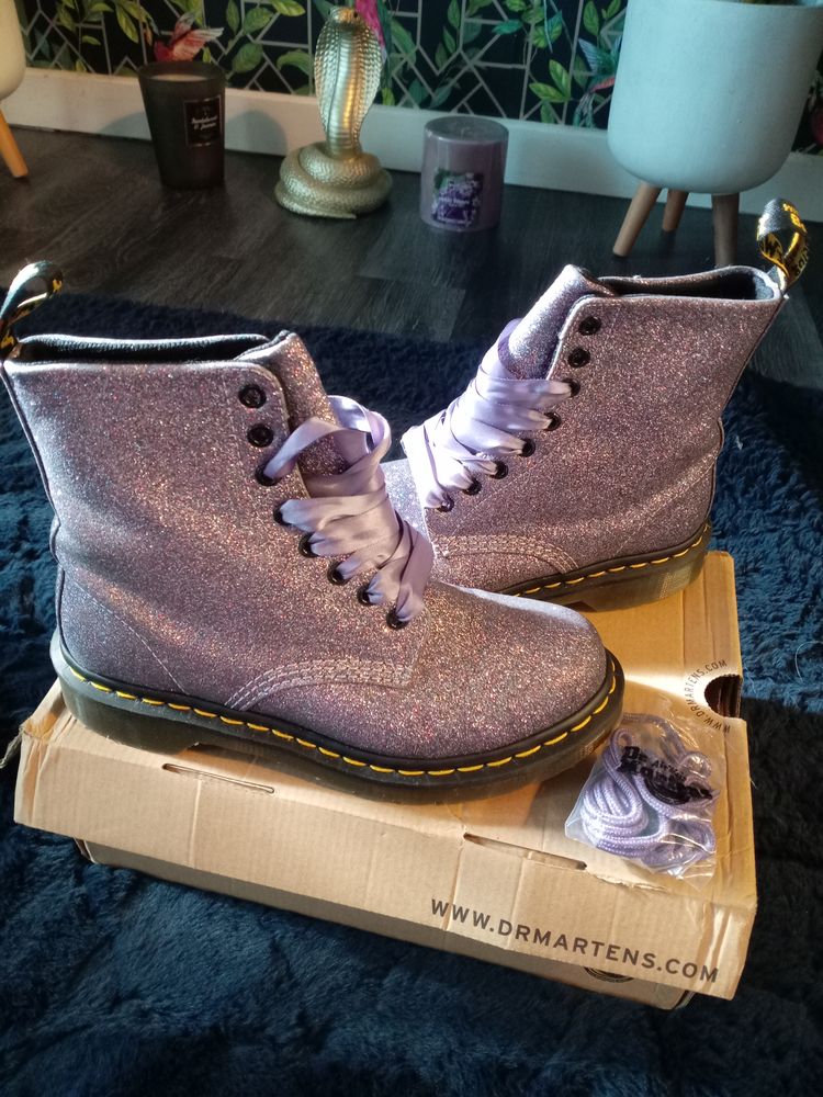 DR MARTENS  image 1