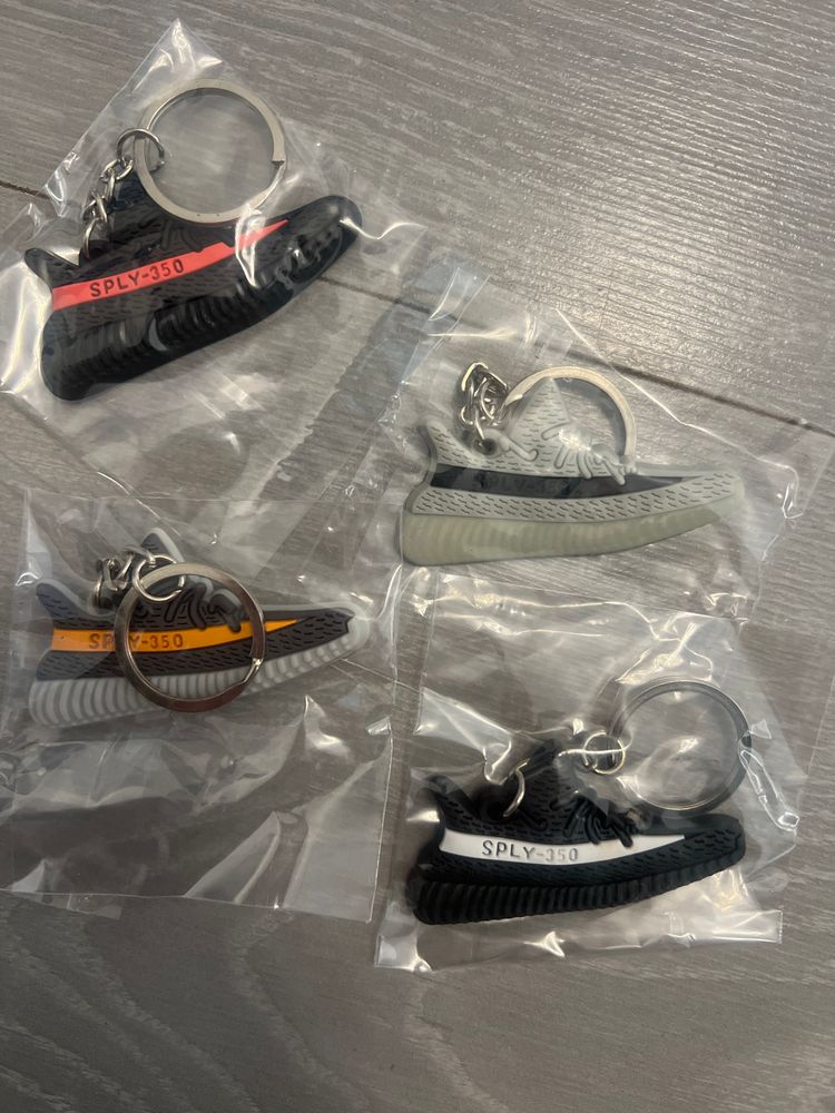 Yeezy SPLY-350 Keychain Set