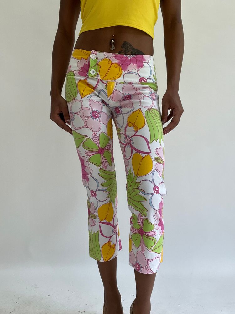 💚zara larsson drop | extra small white floral cropped trousers