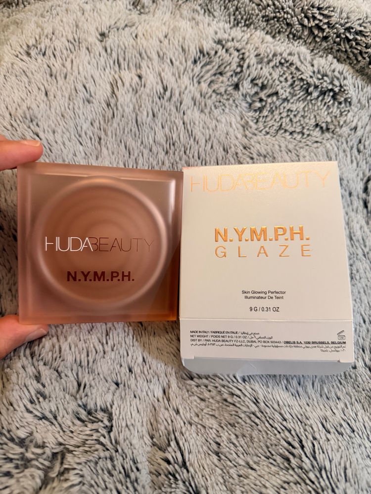 Huda Beauty N.Y.M.P.H. Glaze Skin Glowing Perfector 2