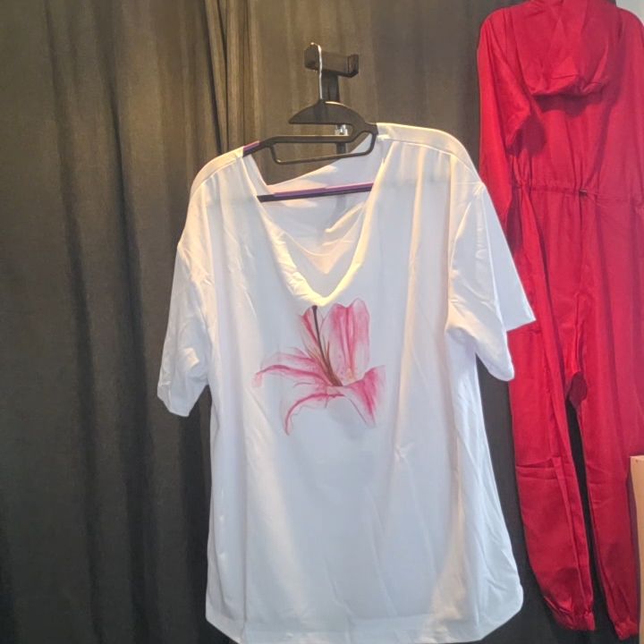 Graphic T-Shirt - M image 1