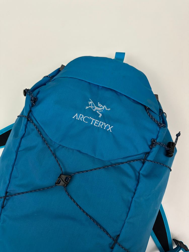 Arc’teryx Ceirzo 18 Backpack Blue 4