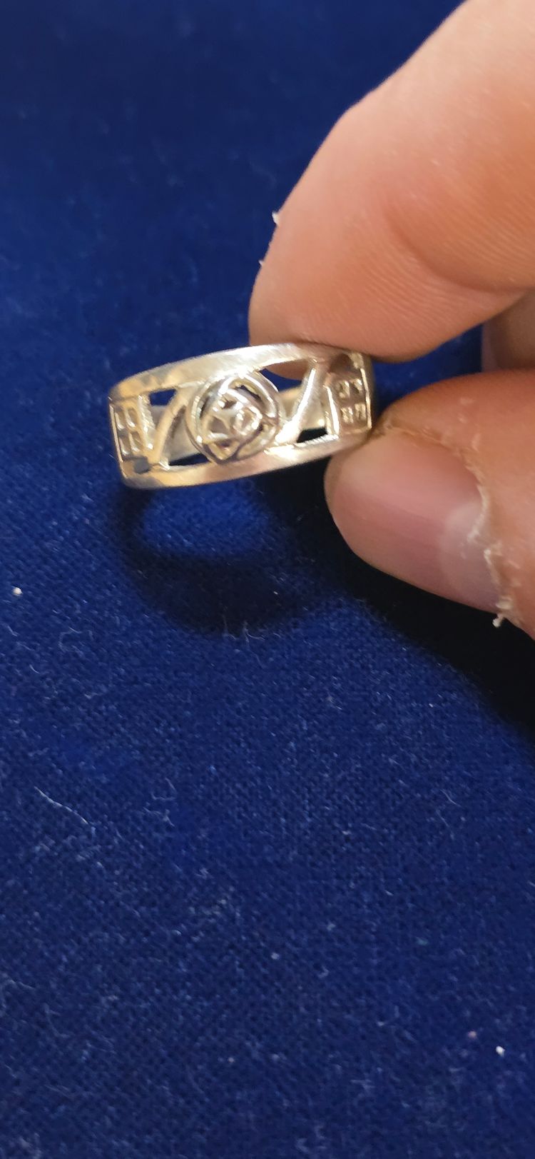 925 sterling Silver Ring With Cut-Out Design And Rose Detailing  size Q image 1