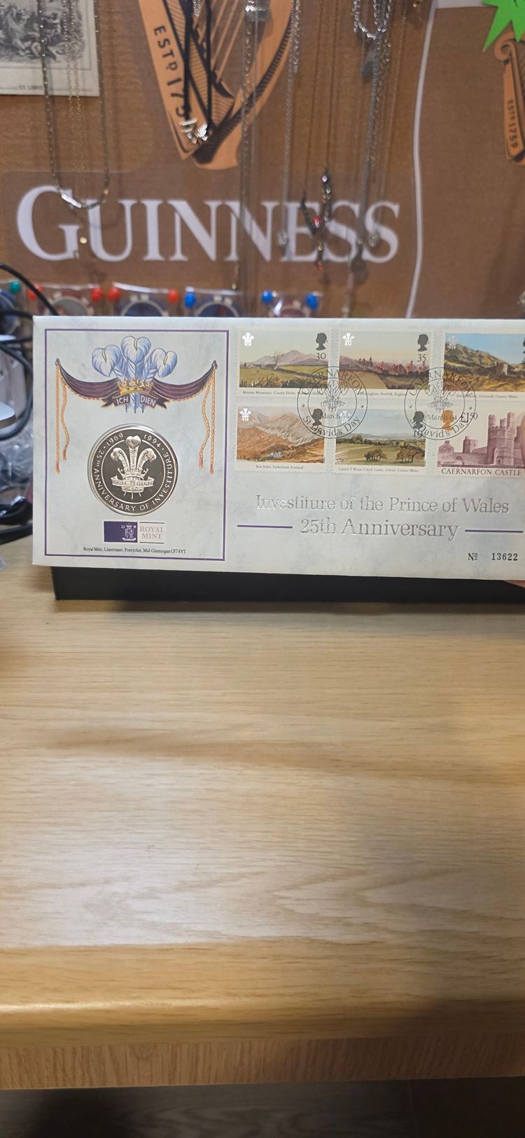 Commemorative Coin Set For The 25Th Anniversary Of The Investiture Of The Prince Of Wales obraz 2