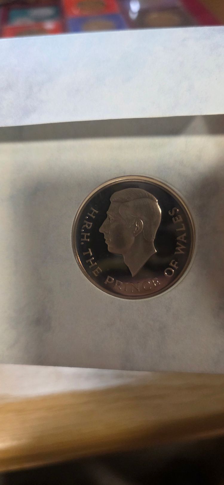 Commemorative Coin Set For The 25Th Anniversary Of The Investiture Of The Prince Of Wales obraz 5