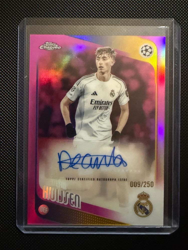 Dean Huijsen Auto /250 Pink Topps Chrome 2025-26 Real Madrid image 1