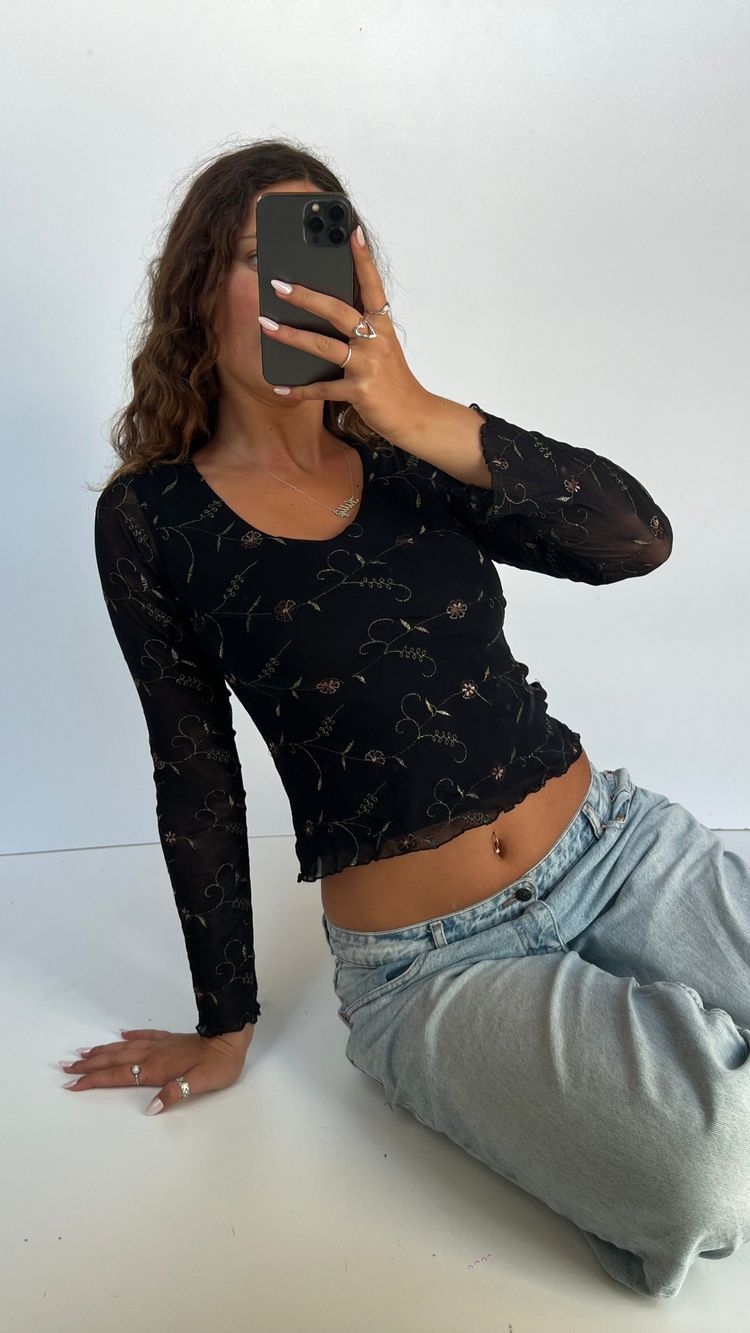 00s black floral top- size S image 5