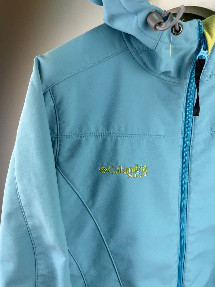 Giubbino Columbia donna tecnico con cappuccio 2