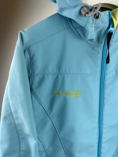 Giubbino Columbia donna tecnico con cappuccio 2