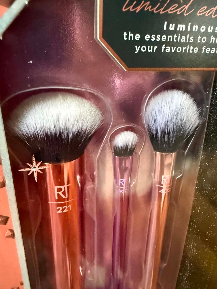 Real Techniques Limited Edition Luminous Brush Set With Brush Bag 3