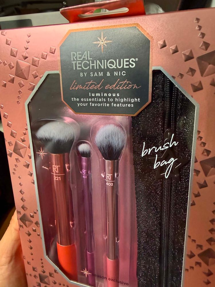 Real Techniques Limited Edition Luminous Brush Set With Brush Bag 4