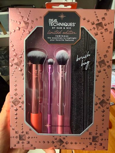 Real Techniques Limited Edition Luminous Brush Set With Brush Bag