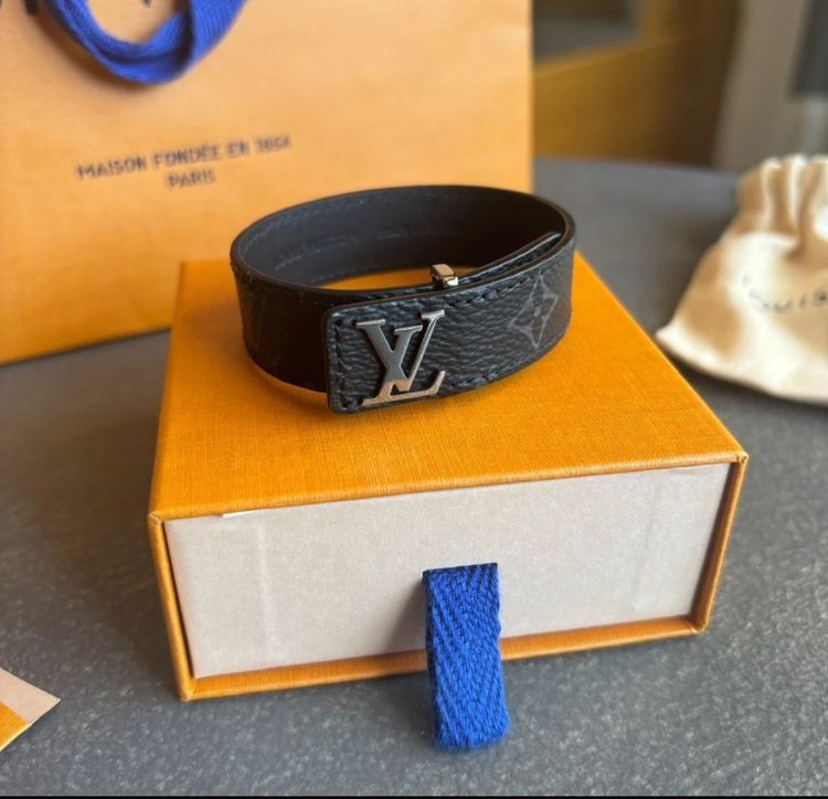 Louis Vuitton Slim Black Leather Bracelet - Size 19