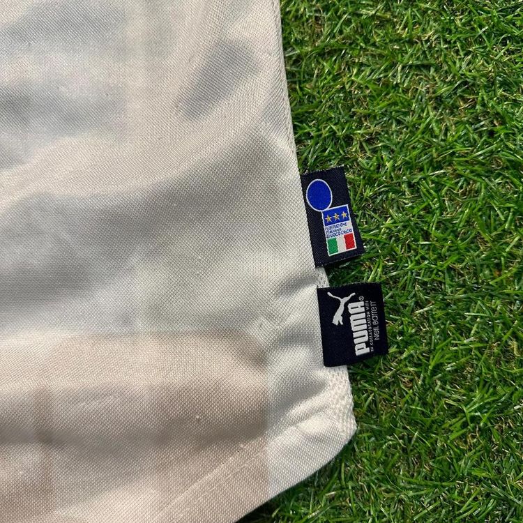 Vintage Italy national 2002 football/soccer shirt/jersey by puma. Has a small hole on the bottom of  3