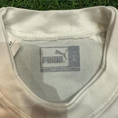Vintage Italy national 2002 football/soccer shirt/jersey by puma. Has a small hole on the bottom of 5