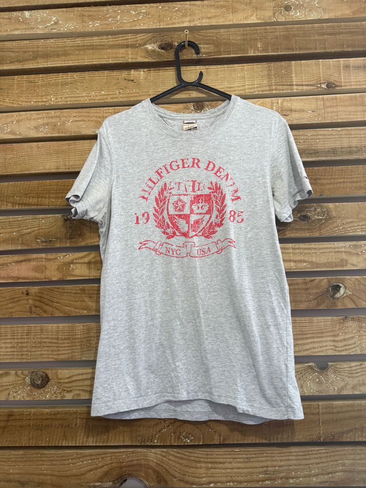 Hilfiger Denim Vintage Y2K Tommy Hilfiger spell-out  logo T-shirt. Size Medium. product image
