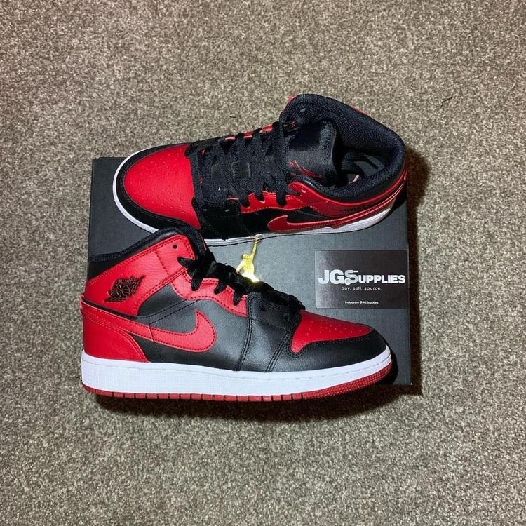 Jordan 1 mid banned imagen 2