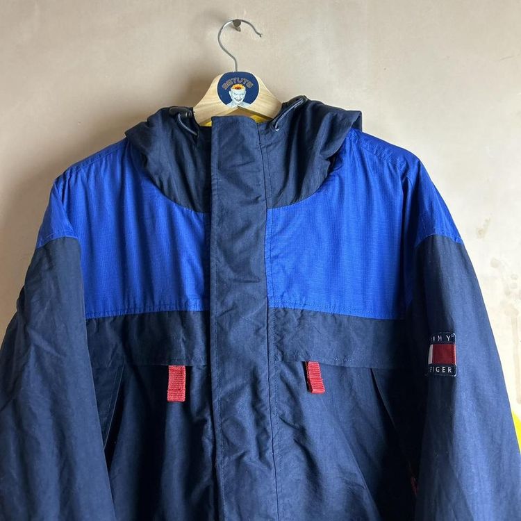 Immagine di Vintage Tommy Hilfiger embroidered patch logo zip up cargo jacket 3