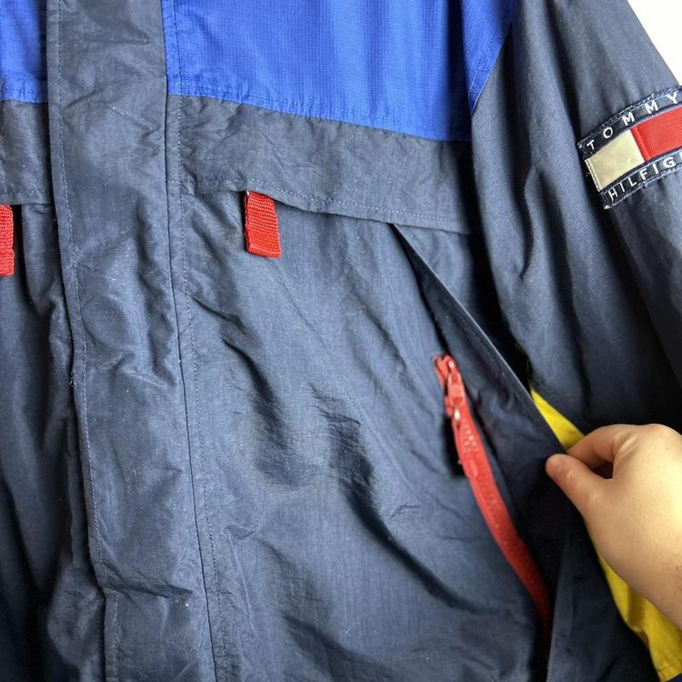 Immagine di Vintage Tommy Hilfiger embroidered patch logo zip up cargo jacket 4
