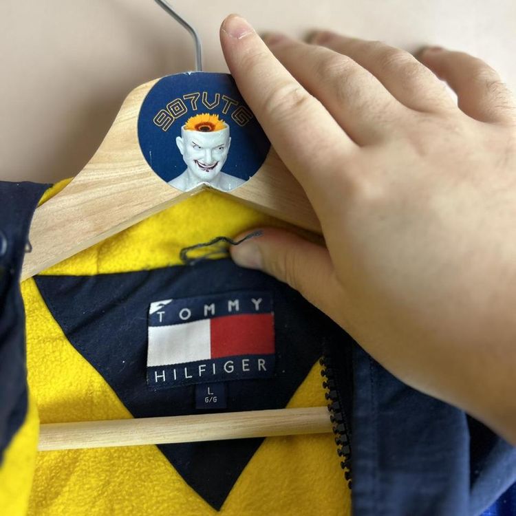 Immagine di Vintage Tommy Hilfiger embroidered patch logo zip up cargo jacket 5