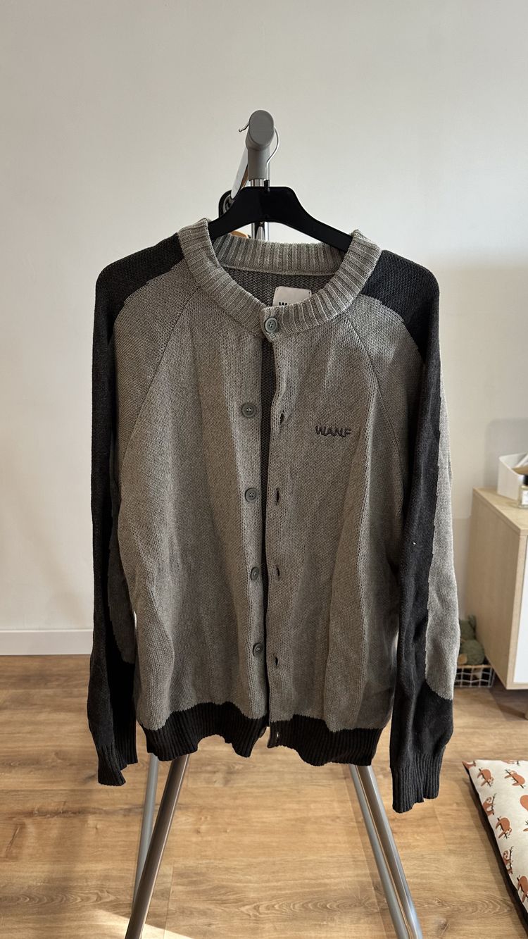 WE ARE NOT FRIENDS CARDIGAN M