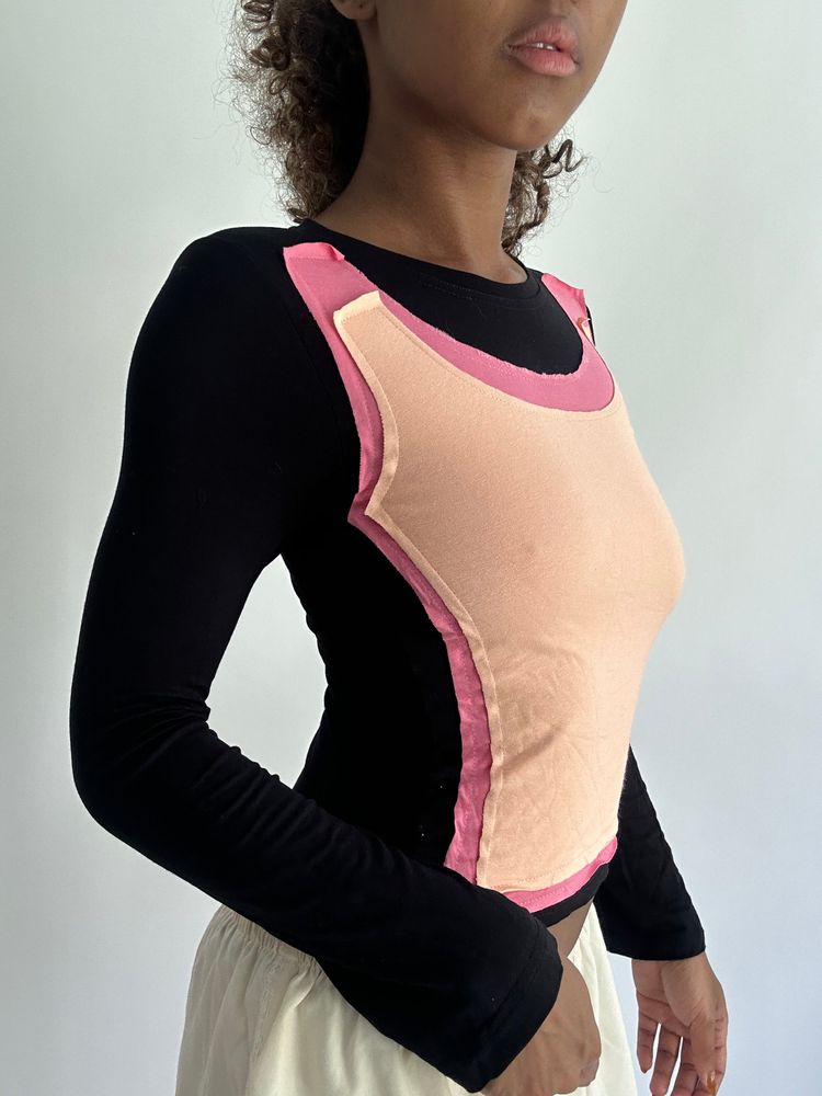 💻‼️ | small black long sleeve top with pink vest overlay detail image 5