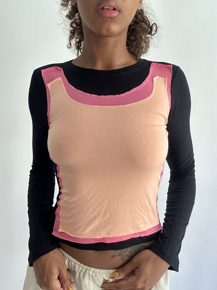 💻‼️ | small black long sleeve top with pink vest overlay detail image 2