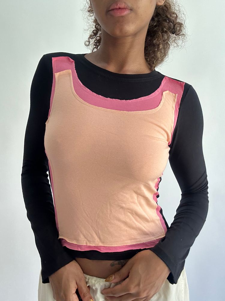 💻‼️ | small black long sleeve top with pink vest overlay detail image 1