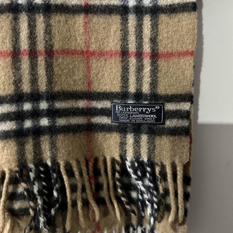 Vintage Burberry Scarf 100% lambs wool check 8