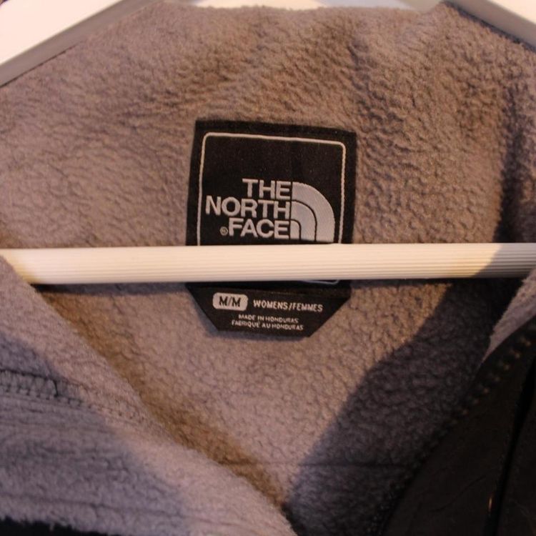 The North Face Denali fleece black/grey womens medium winter ready. nice piece in excellent conditio image 4