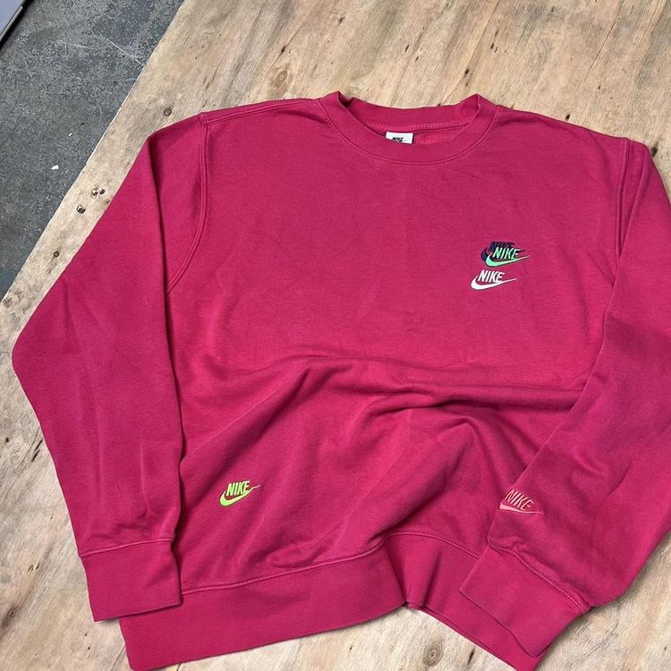 RARE Nike Club International Graphic Sweatshirt 4