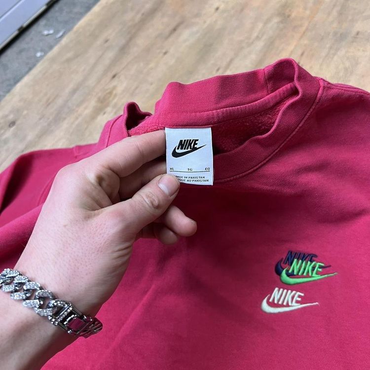 RARE Nike Club International Graphic Sweatshirt 7