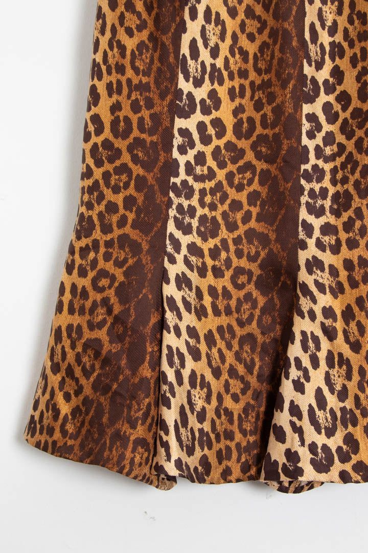 Women's Moschino Leopard Print Structured Gored Silk Skirt (UK 10) imagen 3